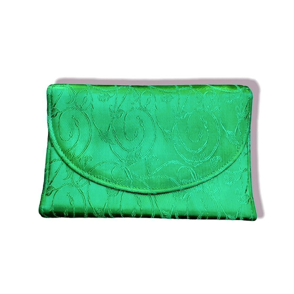 Green cluth with gold chain